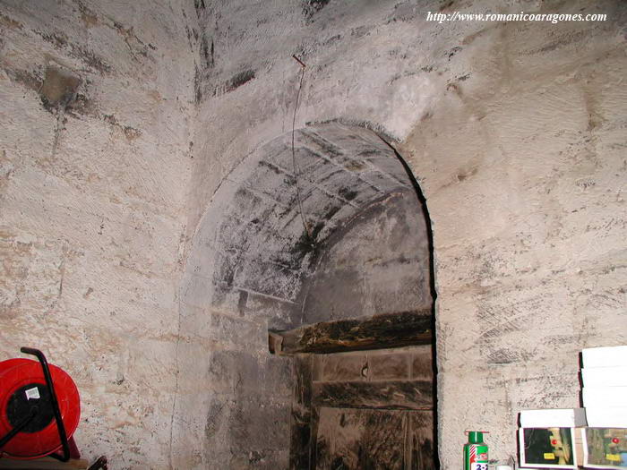 DETALLE DE LA PUERTA, DESDE EL INTERIOR